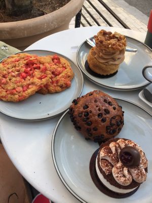 Cookies pralinés, Paris-Brest, Brioche chocolat & Forêt noire at Zoï Kitchen - La Boutique in Lyon