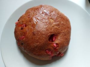La praline: brioche with pink almonds (Lyonnaise specialty) at Zoï Kitchen - La Boutique in Lyon
