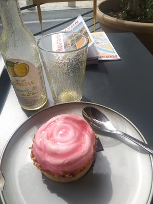 Superbes pâtisseries végétales, miam 😋 at Zoï Kitchen - La Boutique in Lyon