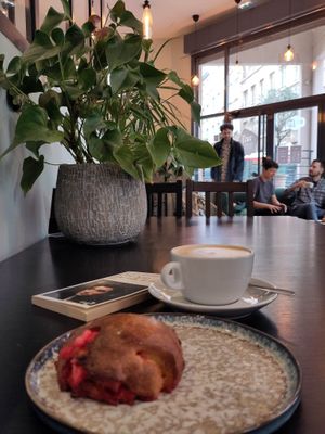 Indoors (and brioche with Lyon pralines) at Zoï Kitchen - La Boutique in Lyon