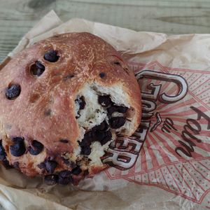 Brioche with lots of chocolate (take-away) at Zoï Kitchen - La Boutique in Lyon