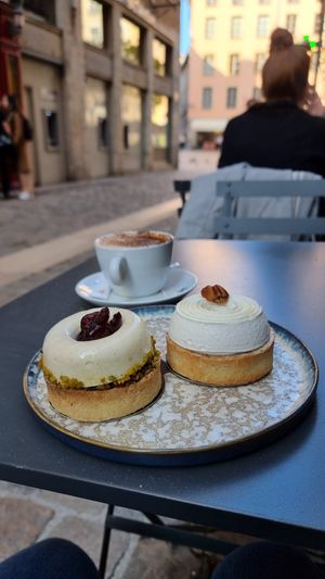 Pastry and coffee at Zoï Kitchen - La Boutique in Lyon