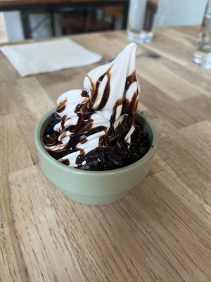 Sundae Oatly soft serve chocolate syrup Oreo   at Zoï Kitchen - La Boutique in Lyon