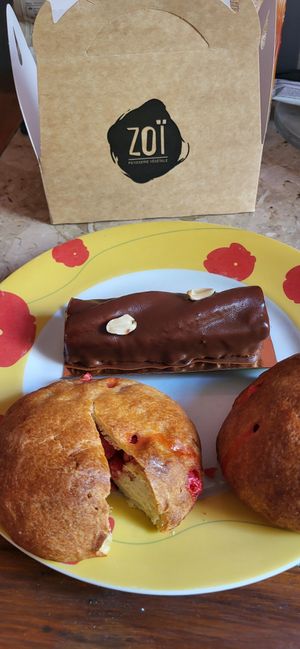 Snicker and bricoche pralinée at Zoï Kitchen - La Boutique in Lyon