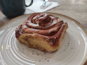 Cinnamon roll at Zoï Kitchen - La Boutique in Lyon