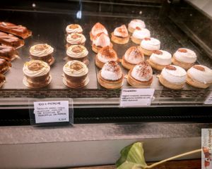 Cakes at Zoï Kitchen - La Boutique in Lyon