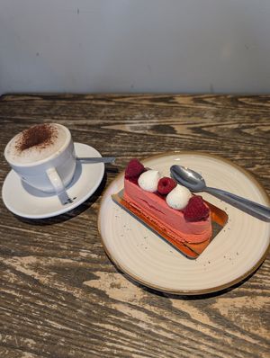 raspberry cake at Zoï Kitchen - La Boutique in Lyon