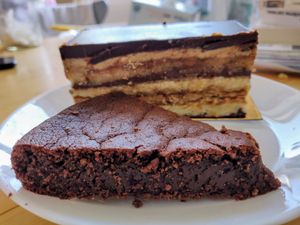 Moelleux au chocolat + Opéra at Zoï Kitchen - La Boutique in Lyon