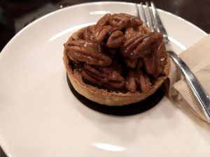 Pecan-caramel pie at Zoï Kitchen - La Boutique in Lyon