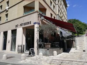 In front of the shop at Zoï Kitchen - La Boutique in Lyon