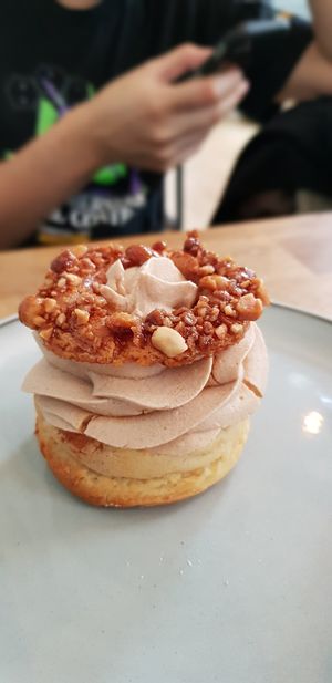 Paris brest cacahuete at Zoï Kitchen - La Boutique in Lyon