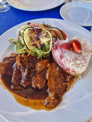 Seitan marinated in agave, with strawberry rice at Safari in Portimao