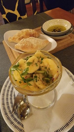 Banana ceviche and fresh bread at Safari in Portimao