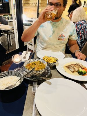 Soort van curry met veel groente en een Portugese seitan steek met mosterd saus   at Safari in Portimao