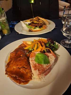 Seitan with strawberry rice at Safari in Portimao