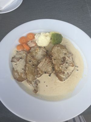 Seitan steak with peppercorn sauce  at Safari in Portimao