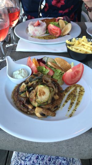 Absolutely amazing! The most delicious vegan meal I’ve ever had. I would recommend to anyone and any time.  at Safari in Portimao