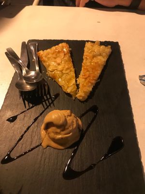Tarte de amêndoa vegan! at Safari in Portimao