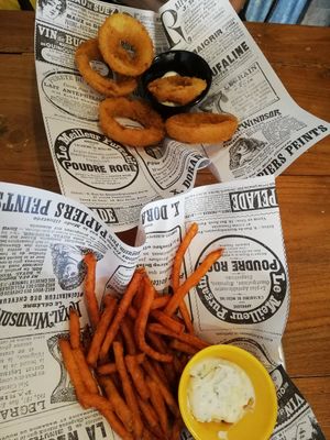 Onion rings and sweet potato chips at Burger Me at Wilsons in Phuket