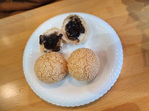 Sesame dumplings at Chahan Hana in Takayama