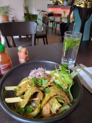 Nr. 37 Sate-Erdnuss-Bowl at Tiger Club in Berlin