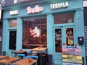 front terrace and entrance at Lucy Lou in Utrecht
