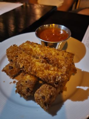 Fried mozzarella sticks at Pura Vita in West Hollywood