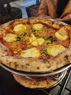 Margherita pizza at Pura Vita in West Hollywood