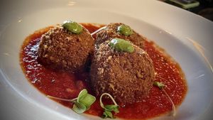 ARANCINI
Rice balls stuffed with cashew mozzarella, pesto, marinara sauce 😋  at Pura Vita in West Hollywood