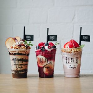 Smoothie Bon Bon
- Chestnut and Coffee Jelly (Vegetarian)
- Fig and Berries (Vegan)
- Strawberry and more strawberries  (Vegetarian)
 at Botanist in Tokyo