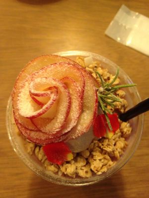 Apple flower top of seasonal smoothie  at Botanist in Tokyo