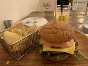 Really good botanist burger + drink set at Botanist in Tokyo
