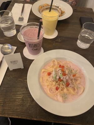 Gluten free pasta and smoothie  at Botanist in Tokyo