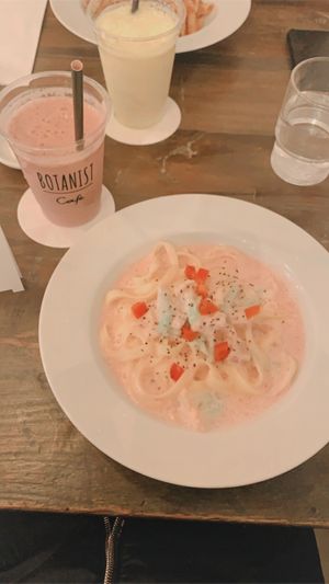 Pink gluten free pasta  at Botanist in Tokyo