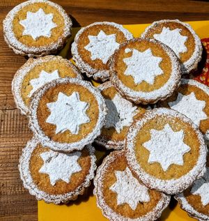 Almond orange mince pies at Mooplehog in Okehampton
