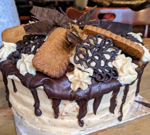 Biscoffi cake at Mooplehog in Okehampton