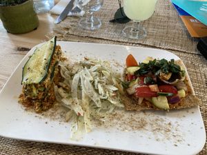 Raw Food platter with Zucchini lasagna, fennel salad and pizza on a cracker ❤️  at Happy Green Food in Saint-raphael
