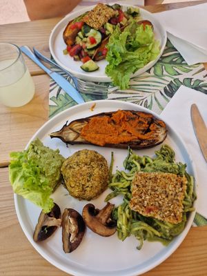  at Happy Green Food in Saint-raphael