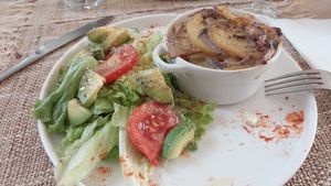 Gratin tofu fumé pomme de terre et salade at Happy Green Food in Saint-raphael