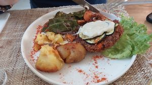 Burger destructuré at Happy Green Food in Saint-raphael