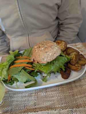 Burger de légumes at Happy Green Food in Saint-raphael
