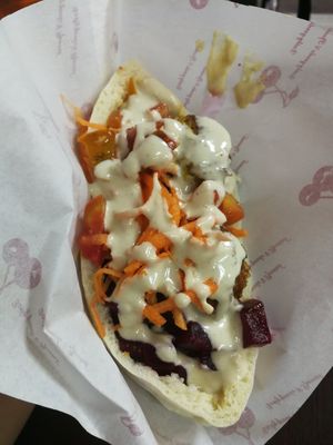 Falafel (3 pieces ) with pita bread at Falafel King in Taipei