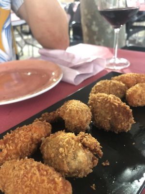 Dégustation de croquetas   at Geltoki in Zarautz