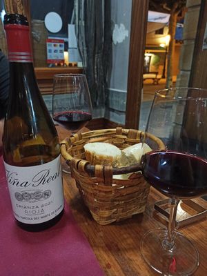 Pan y vino at Geltoki in Zarautz