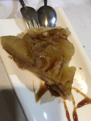 Tarta de manzana at Geltoki in Zarautz