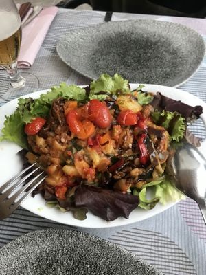 Ensalada templada at Geltoki in Zarautz