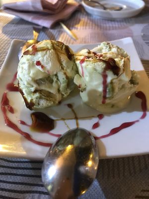 Helado de pistacho at Geltoki in Zarautz