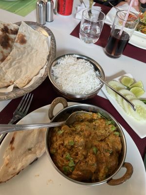 Palak peas and naan  at 3 Idiots The Veggie Hub in Pattaya