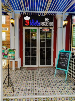 Entrance at 3 Idiots The Veggie Hub in Pattaya