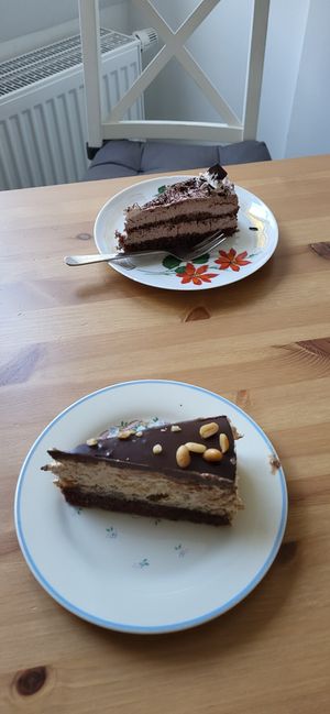 Snickers- und Schokotorte at Café Loyal in Siegburg